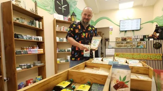 Del tabú a la farmacia natural: el cannabis medicinal conquista Pontevedra