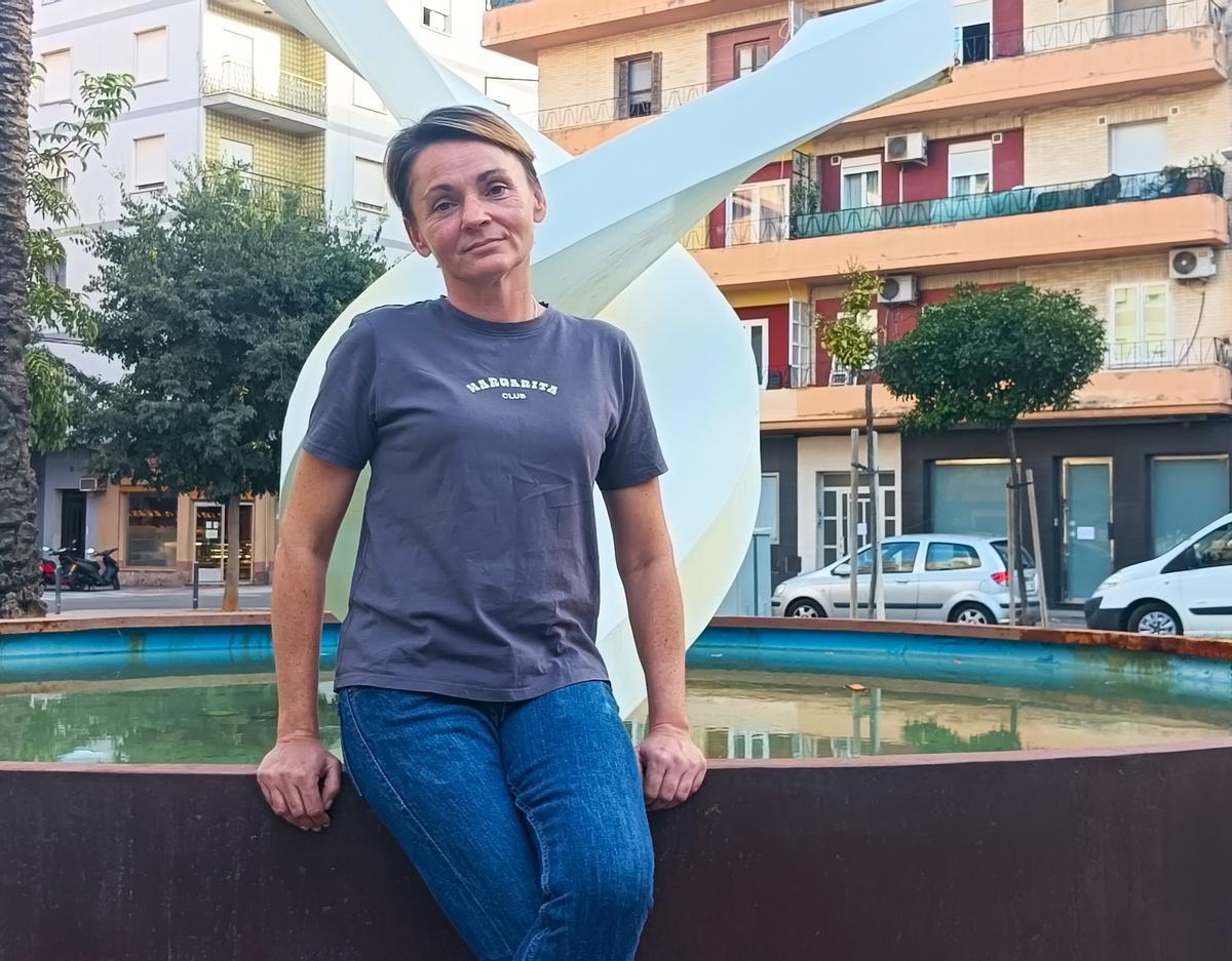 Monika en la plaza de Espanya en Gandia.