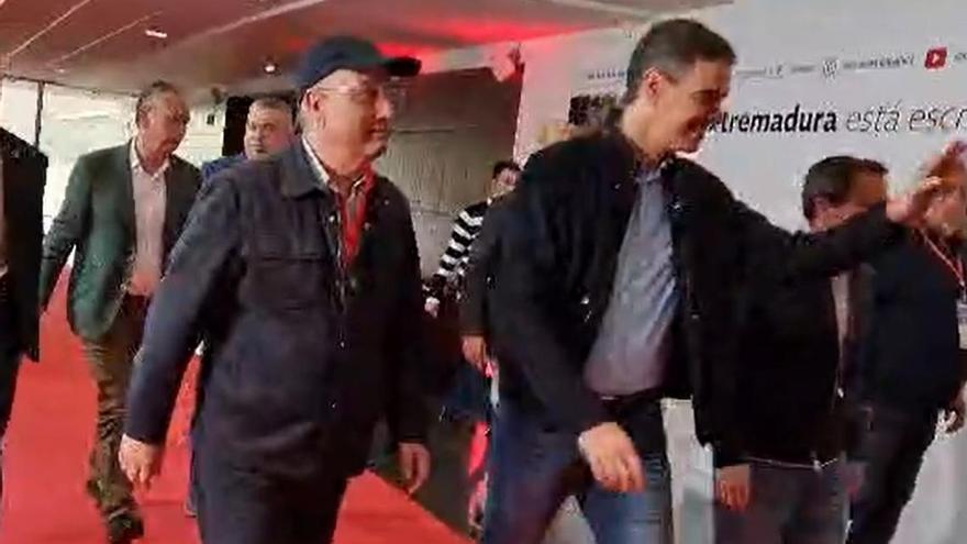 Pedro Sánchez, Guillermo Fernández Vara y Miguel Ángel Gallardo llegan al XIV Congreso del Psoe de Extremadura