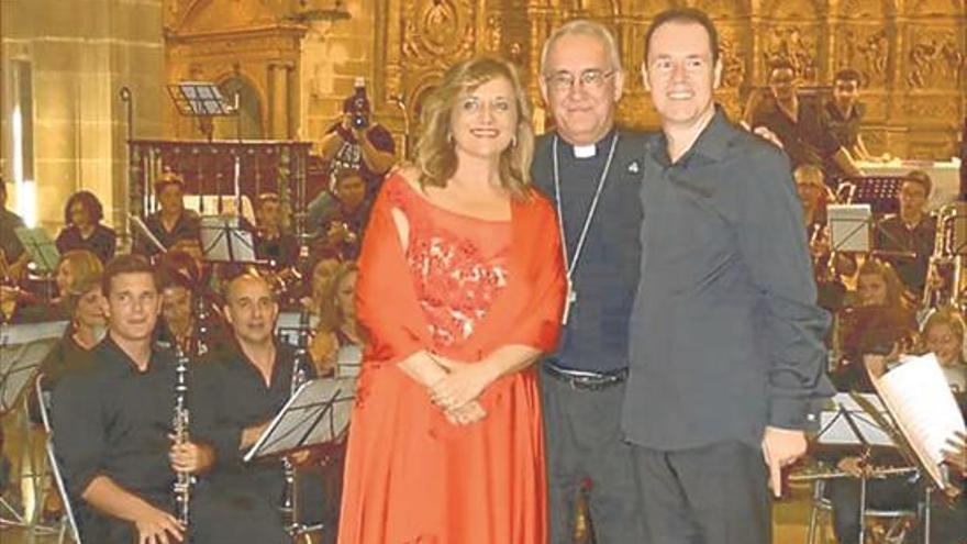 La catedral de Barbastro vibra con las melodías de la banda ejeana