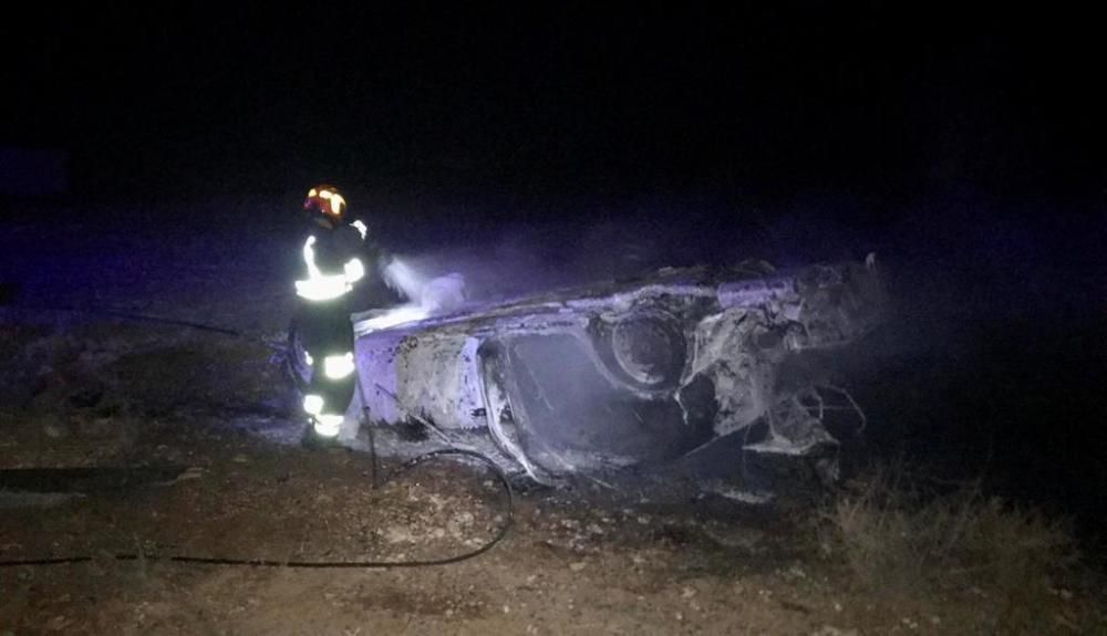 Vuelco e incendio de un coche en Fuerteventura