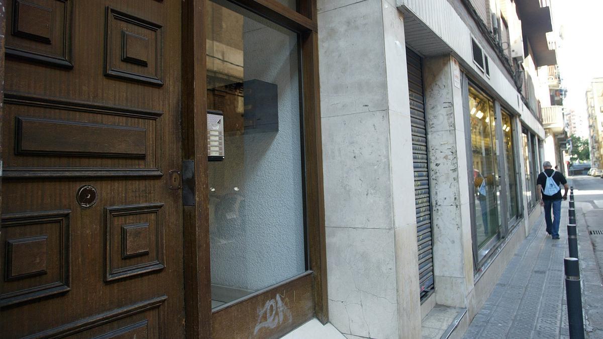 El carrer Begur de Barcelona, lloc on han trobat el nadó abandonat, en una imatge d'arxiu.