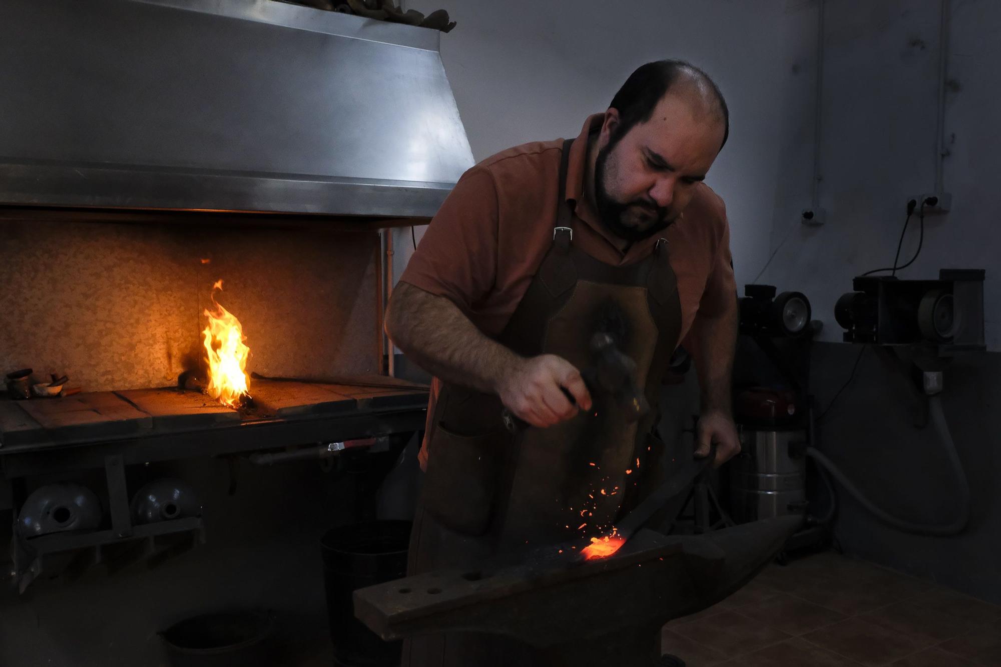 Daylos Kevin, fabricante de cuchillos canarios en Jinámar