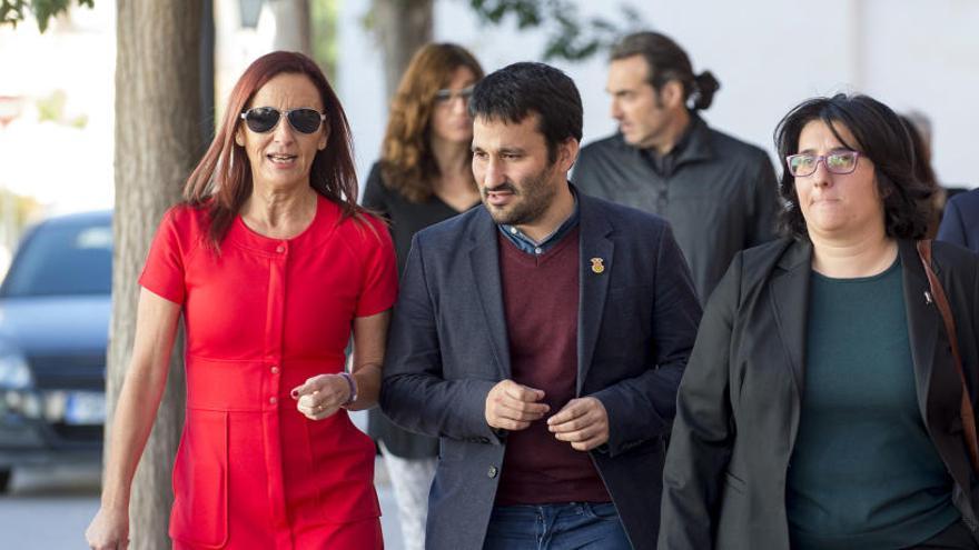 Maria Josep Amigó, Vicent Marzà y Rosella Antolí, ayer en Bonrepòs i Mirambell