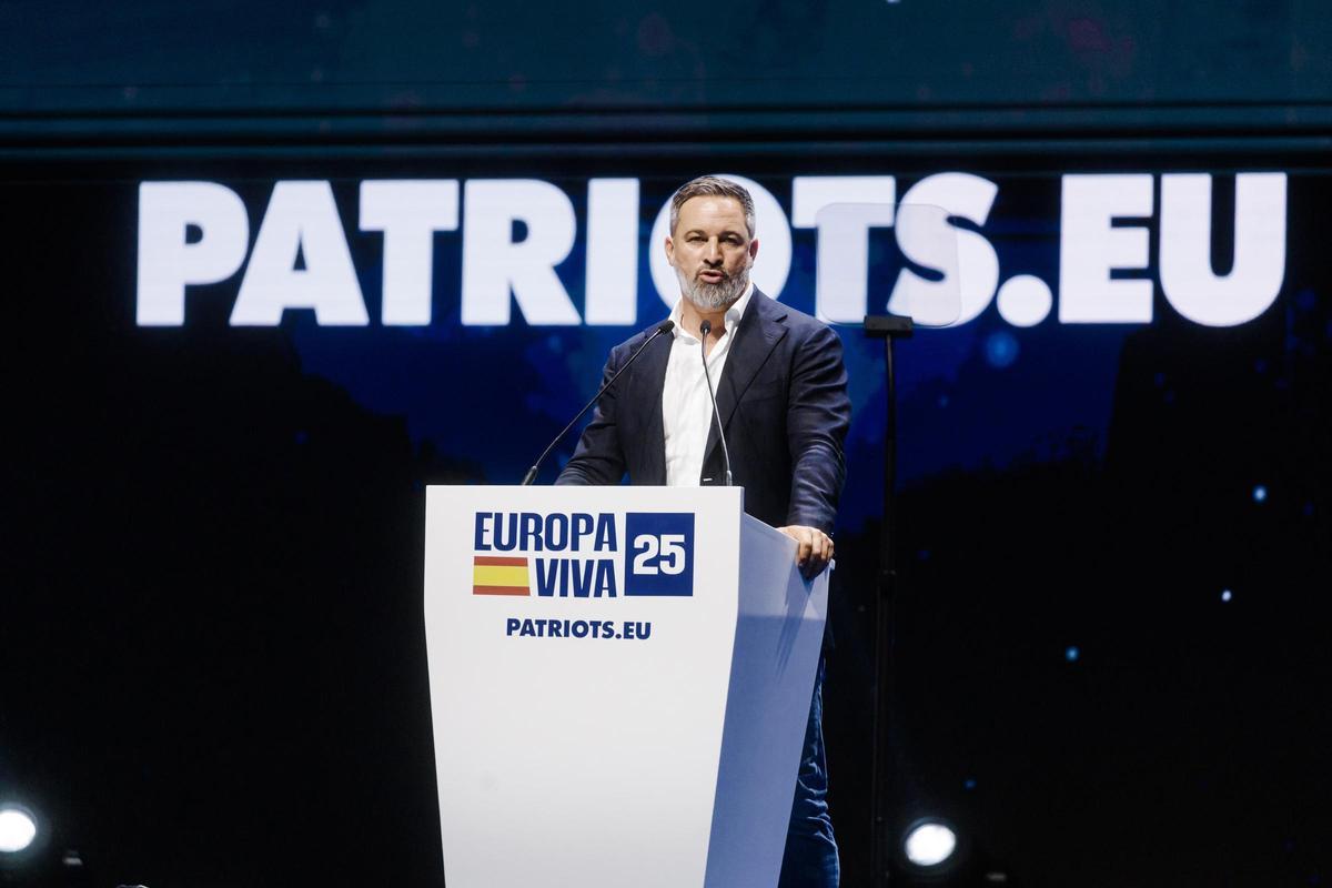 El presidente de VOX, Santiago Abascal, interviene durante el acto político de VOX ‘Europa Viva 2025’, en el Palacio de Vistalegre, a 14 de septiembre de 2025, en Madrid (España).