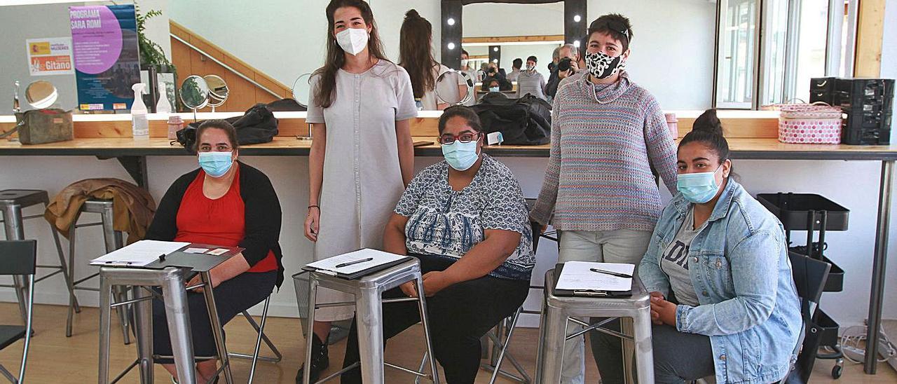 Gorete do Sanjos, María Bouso, Beatriz Paulos, Silvia Iglesias y María Pinto, en clase. // IÑAKI OSORIO