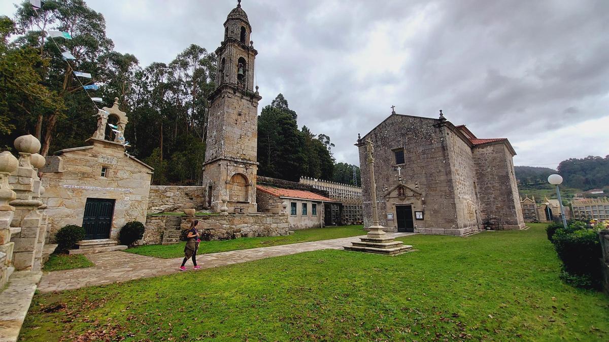 Vista de la iglesia de San Tirso de Cando // A. Blanco