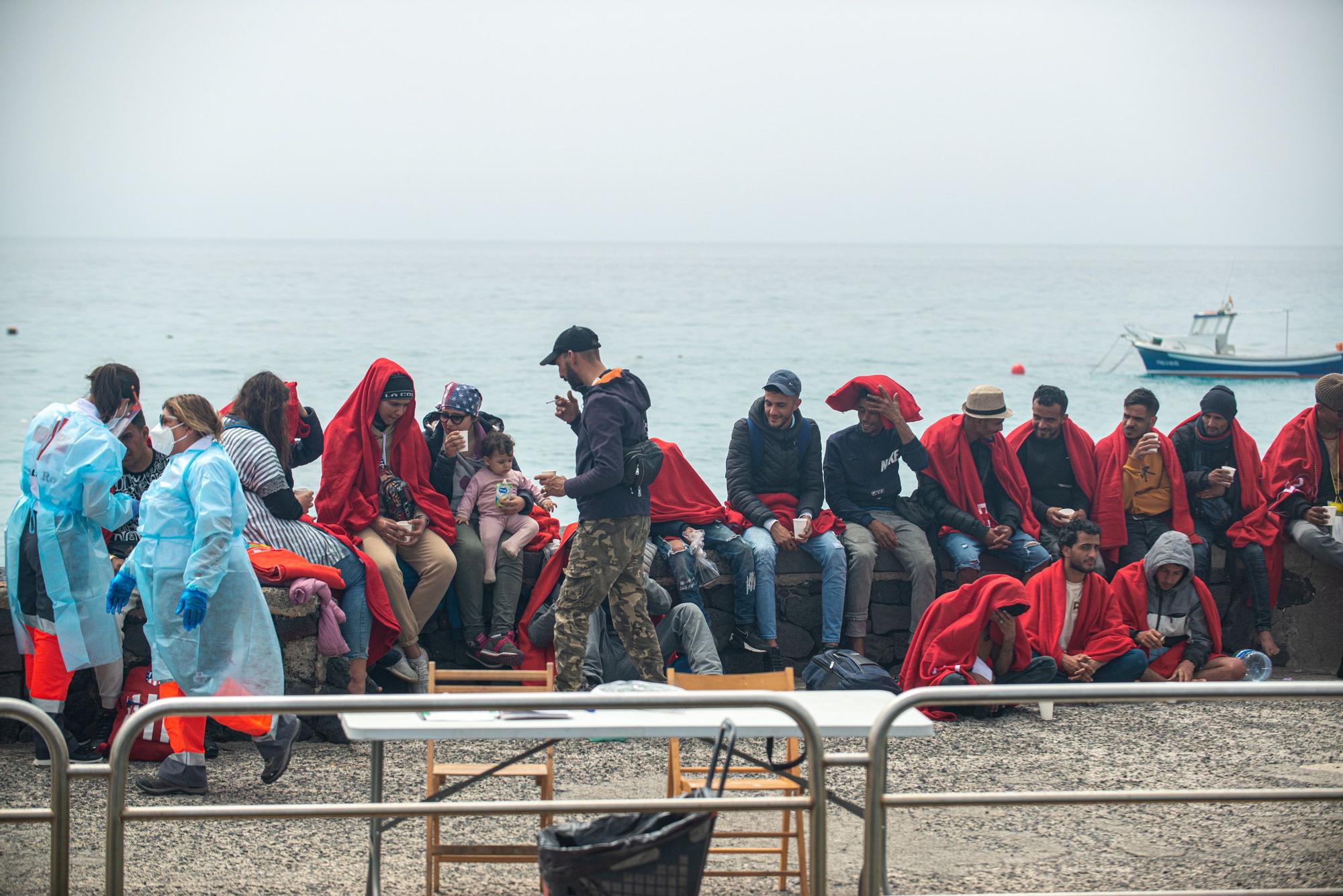 Una patera llega por sus propios medios con 36 migrantes a Punta Mujeres (Lanzarote)