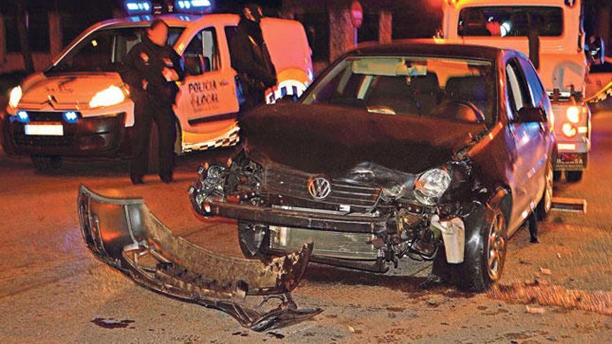 Cuatro heridos al chocar dos coches en Palma