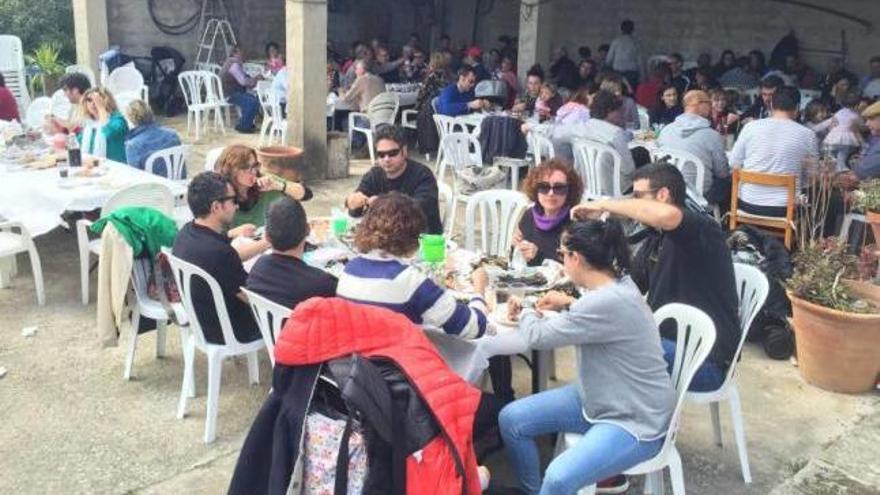 Més celebra una &#039;calçotada&#039;