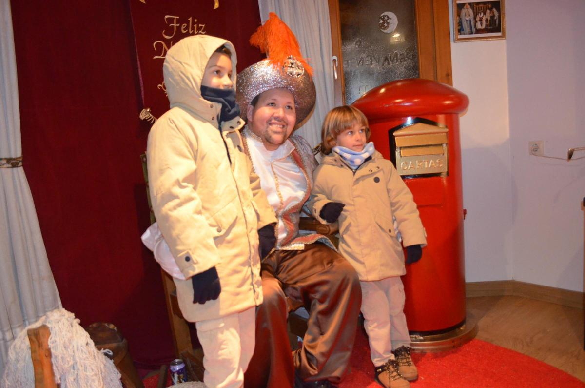 El paje real con dos niños, en Benavente.