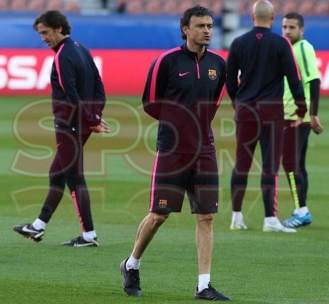 El FC Barcelona entrena en París el partido de Champions