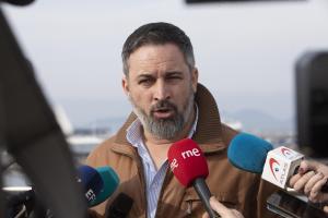 Abascal acusa al PP de fingir protestas contra el Gobierno los domingos y pactar los lunes