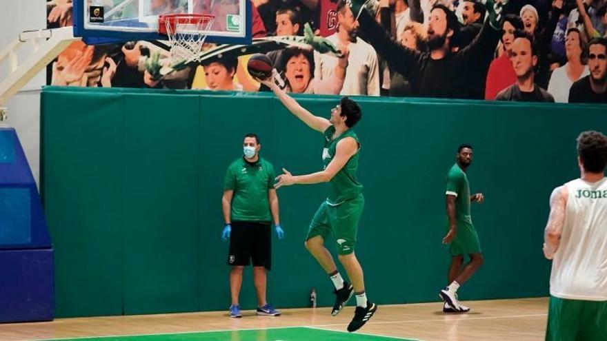 Carlos Suárez en uno de los entrenamientos en Los Guindos