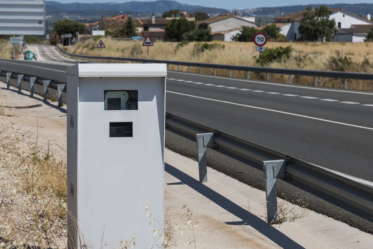 Radar de velocidad en una carretera de Barcelona