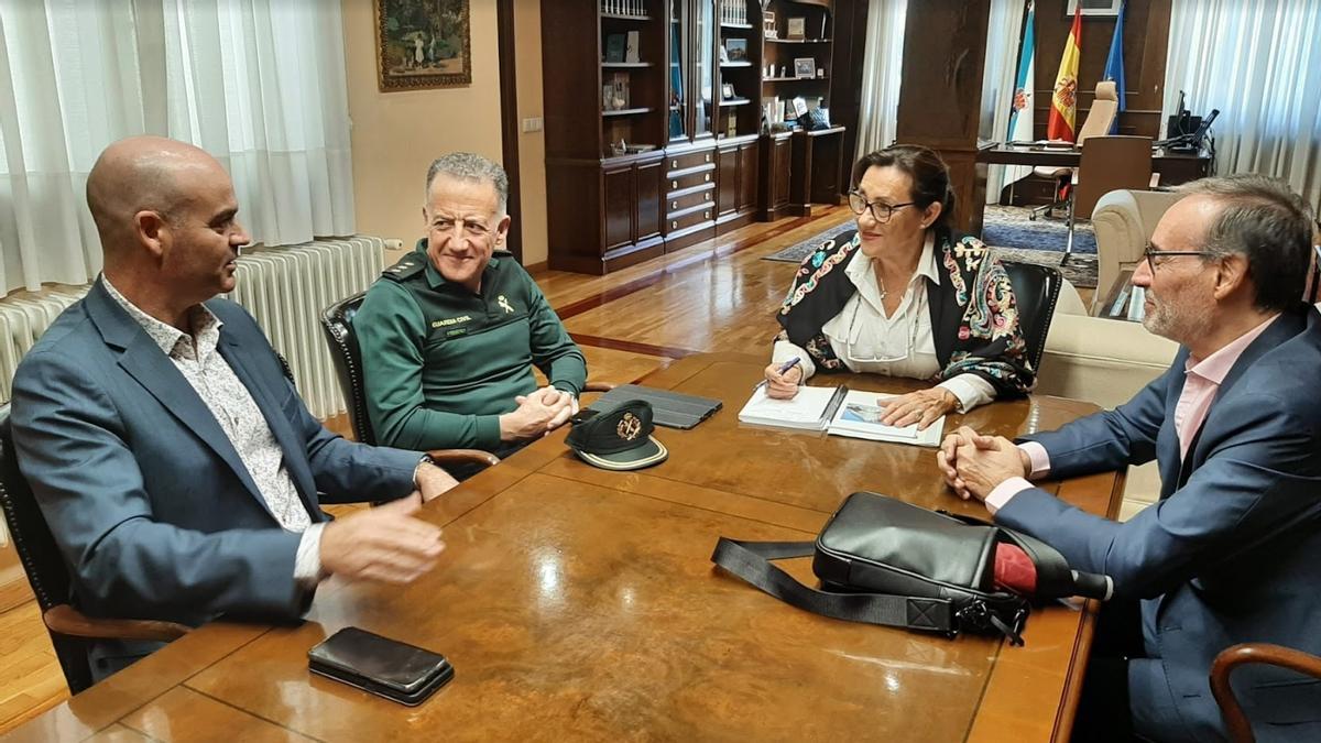 Una reunión en Pontevedra entre la Subdelegación del Gobierno, Guardia Civil, Seguridad Social y Concello de Bueu sobre el puesto de la Guardia Civil en Bueu.