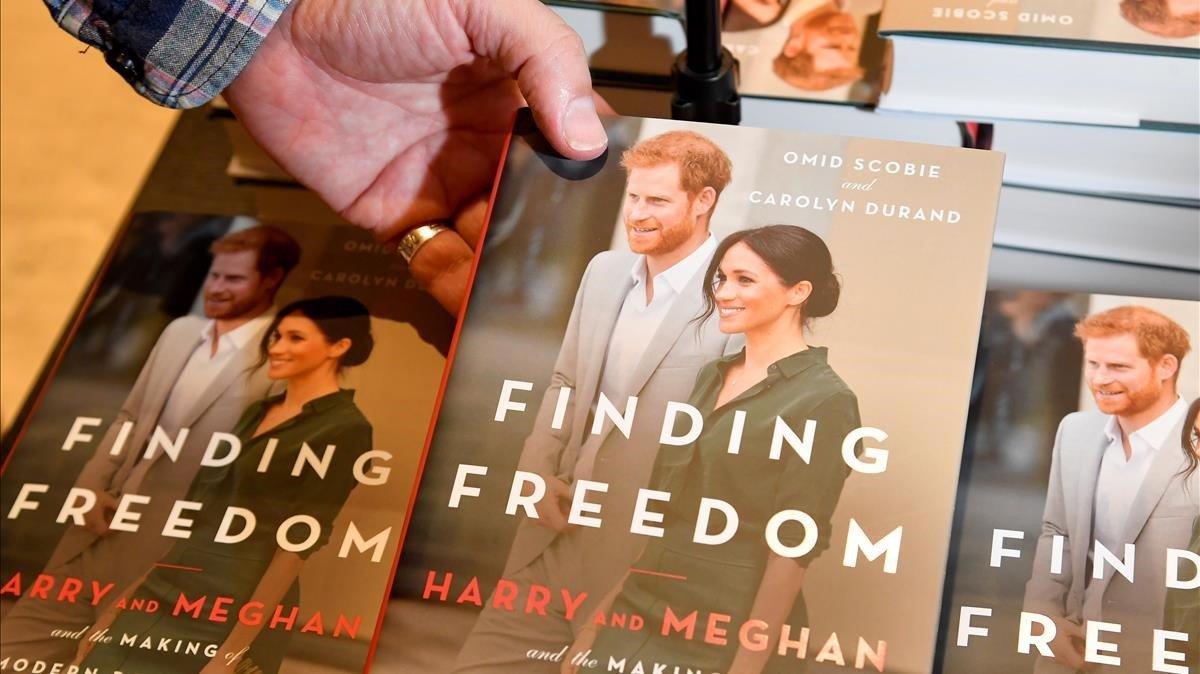 zentauroepp54457476 an employee holds a copy of finding freedom an unofficial200812124053 zentauroepp54457476 an employee holds a copy of finding freedom an unofficial200812124053