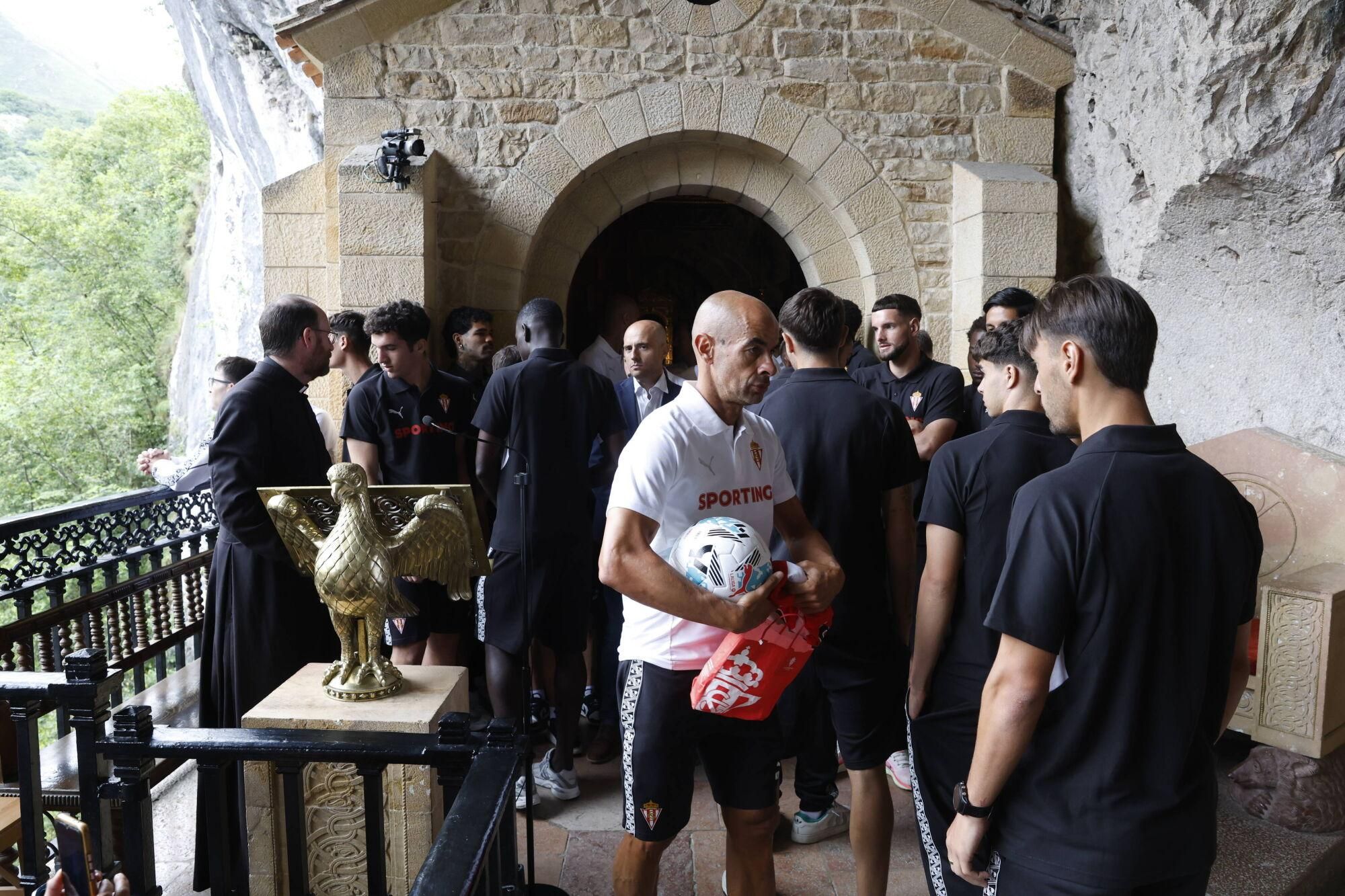 EN IMÁGENES: Visita del Sporting a La Santina en Covadonga
