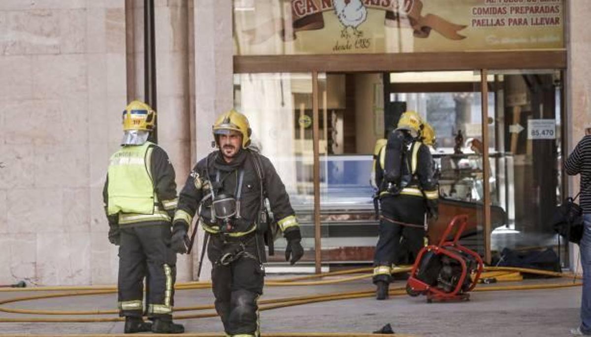 Alarma por un fuego en la campana de un restaurante junto a la plaza de s'Olivar