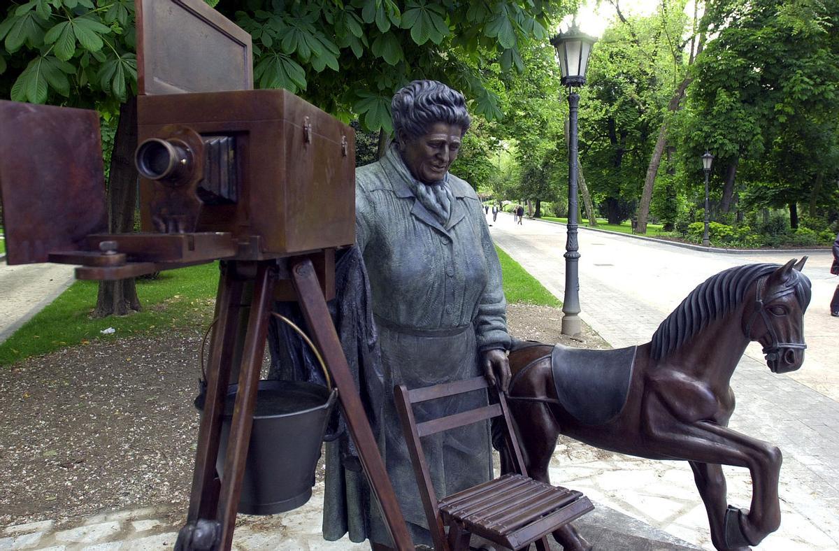IMAGEN DE LA ESCULTURA " LA TORERA ", DEL ARTISTA LOCAL MAURO ALVAREZ, QUE EL AYUNTAMIENTO HA INSTALADO EN EL CAMPO SAN FRANCISCO