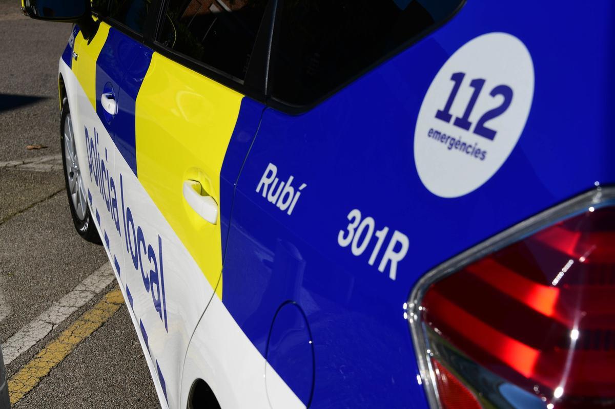 Detingut a Rubí un home que amenaçava amb un matxet qui s’hi creuava