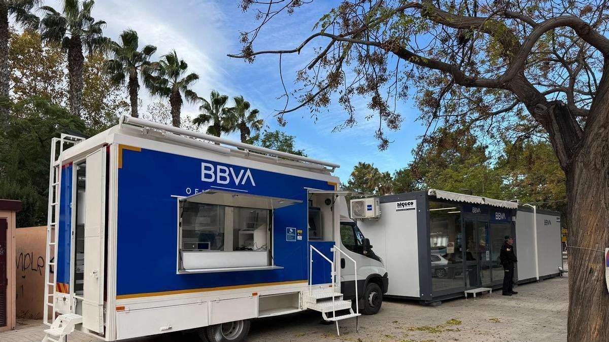 Un ofibús de BBVA en la zona afectada por la dana