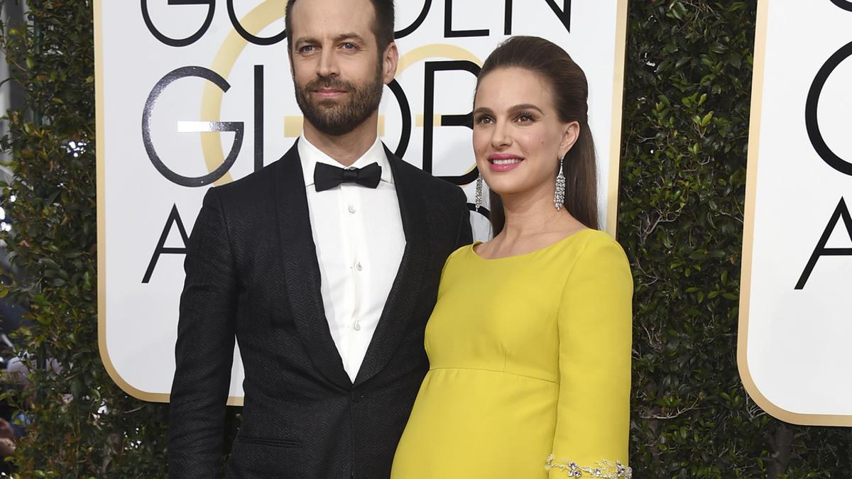 Natalie Portman y Benjamin Millepied, a su llagada a la 74ª edición de los Golden Globe Awards en Beverly Hills, California, el pasado 8 de enero .