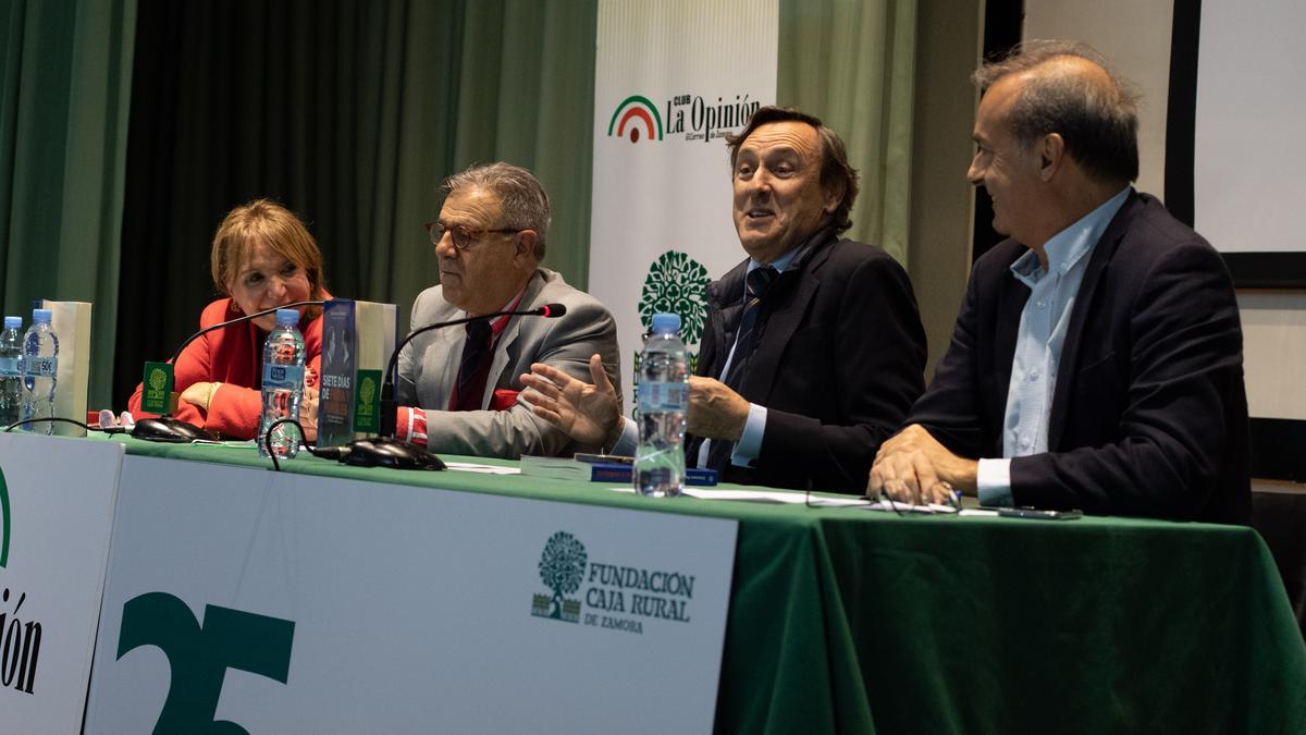 Mesa del Club LA OPINIÓN-EL CORREO DE ZAMORA, con Graciano Palomo.