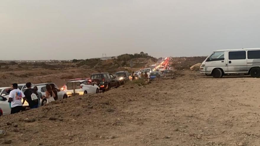 J Quiles colapsa el sur de Tenerife tras su concierto improvisado en La Tejita