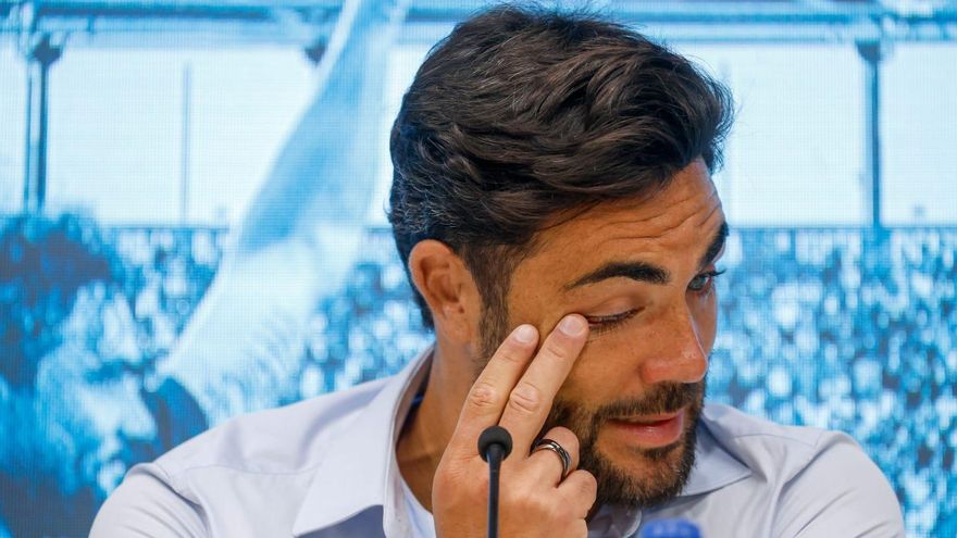 Vicente Iborra recuerda en su despedida del Levante la pérdida de su hija Alma: "Siempre nos ha acompañado y la he sentido cerca, sus cenizas están en el estadio"