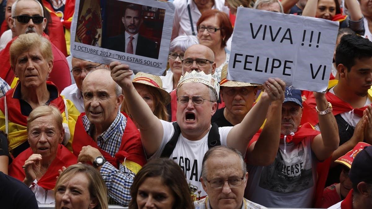 Participantes en la manifestación 'Espanya i Catalans' celebrada en Barcelona.