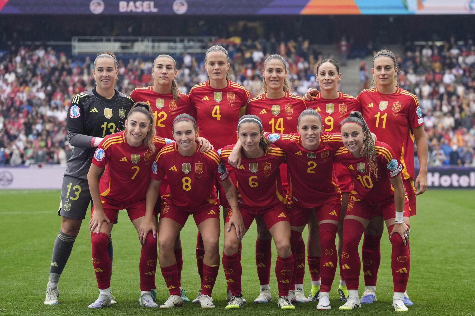 Spain players pose before the Women's Euro 2025 final soccer match between England and Spain at St. Jakob-Park in Basel, Switzerland, Sunday, July 27, 2025. (AP Photo/Alessandra Tarantino) Associated Press / LaPresse Only italy and spain. EDITORIAL USE ONLY/ONLY ITALY AND SPAIN