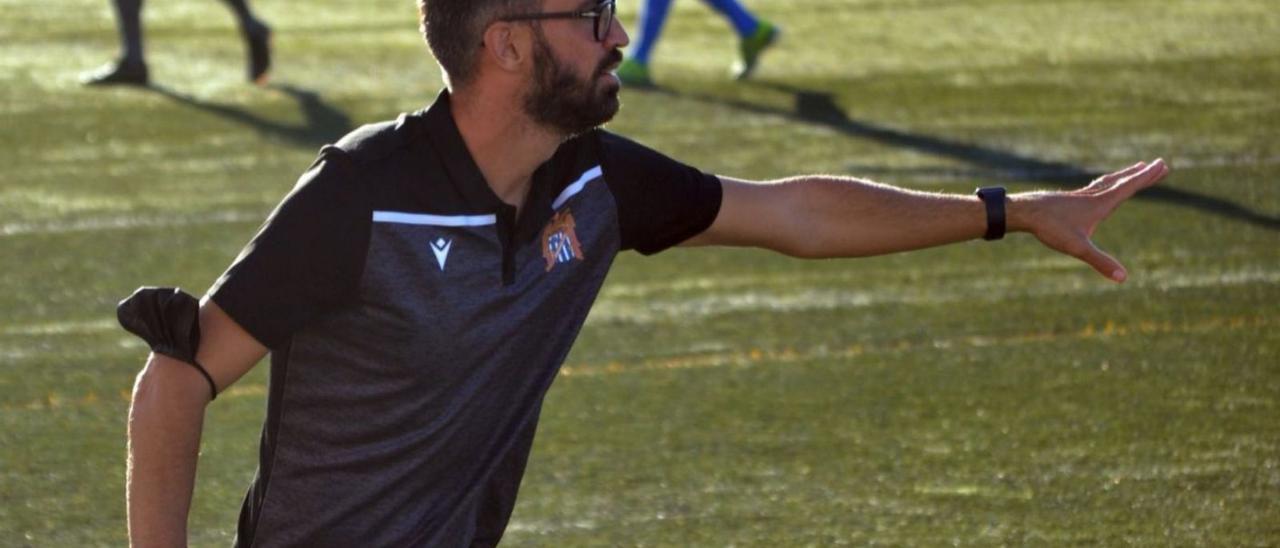 Molo, nuevo entrenador del UCAM, durante su paso por el Águilas el pasado curso.  | ÁGUILAS FC