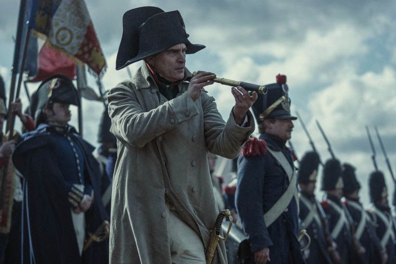 Joaquin Phoenix interpreta a Napoleón en la película de Ridley Scott, controvertida por su poca fidelidad a los hechos históricos.