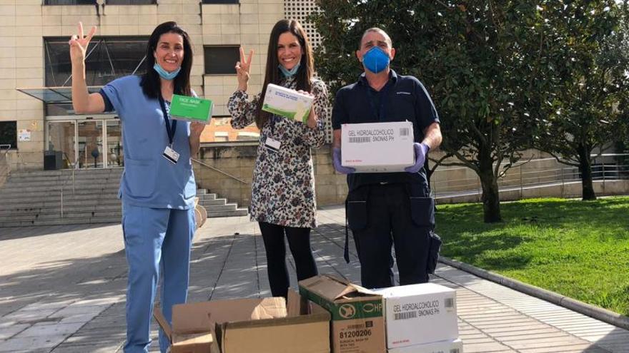 Personal sanitari de l&#039;hospital de Martorell amb material per combatre el coronavirus