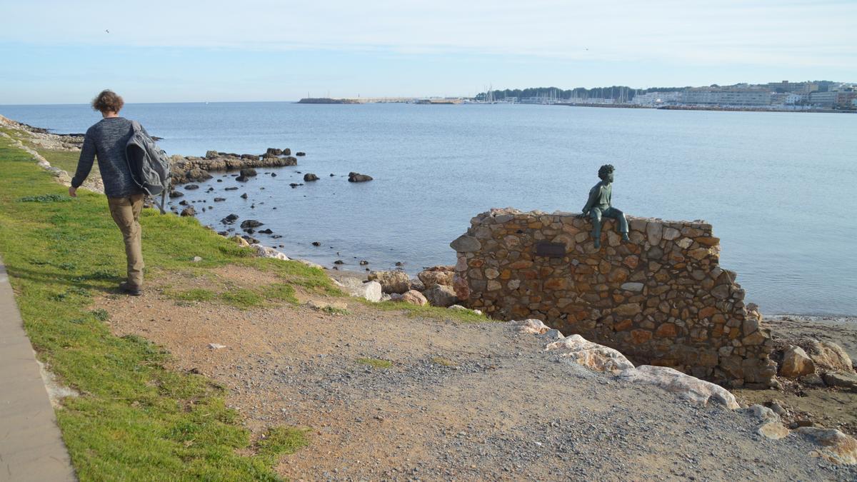 El mar tranquil a la costa de l&#039;Escala