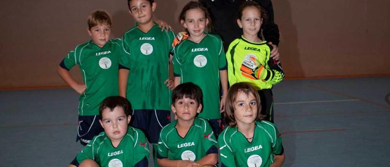 Prebenjamín A y prebenjamín B del colegio El Bosquín.