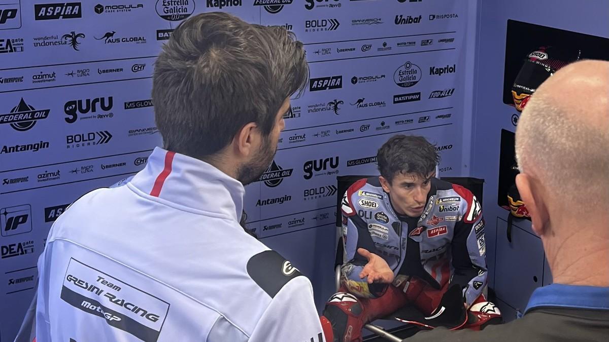 Marc Márquez, en el box de Gresini