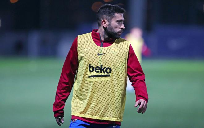 ¡Alegría y buen rollo en el primer entrenamiento al completo con Xavi!