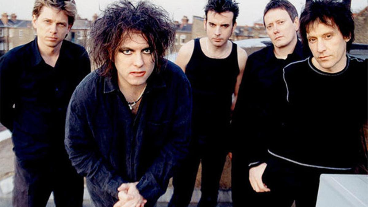 THE CURE. La histórica banda de Robert Smith regresa para exhibir el viernes en el Fòrum su portentosa, y emocionante, colección de himnos: `Lovesong¿, `Just like heaven¿, `A forest¿, `Lullaby¿...