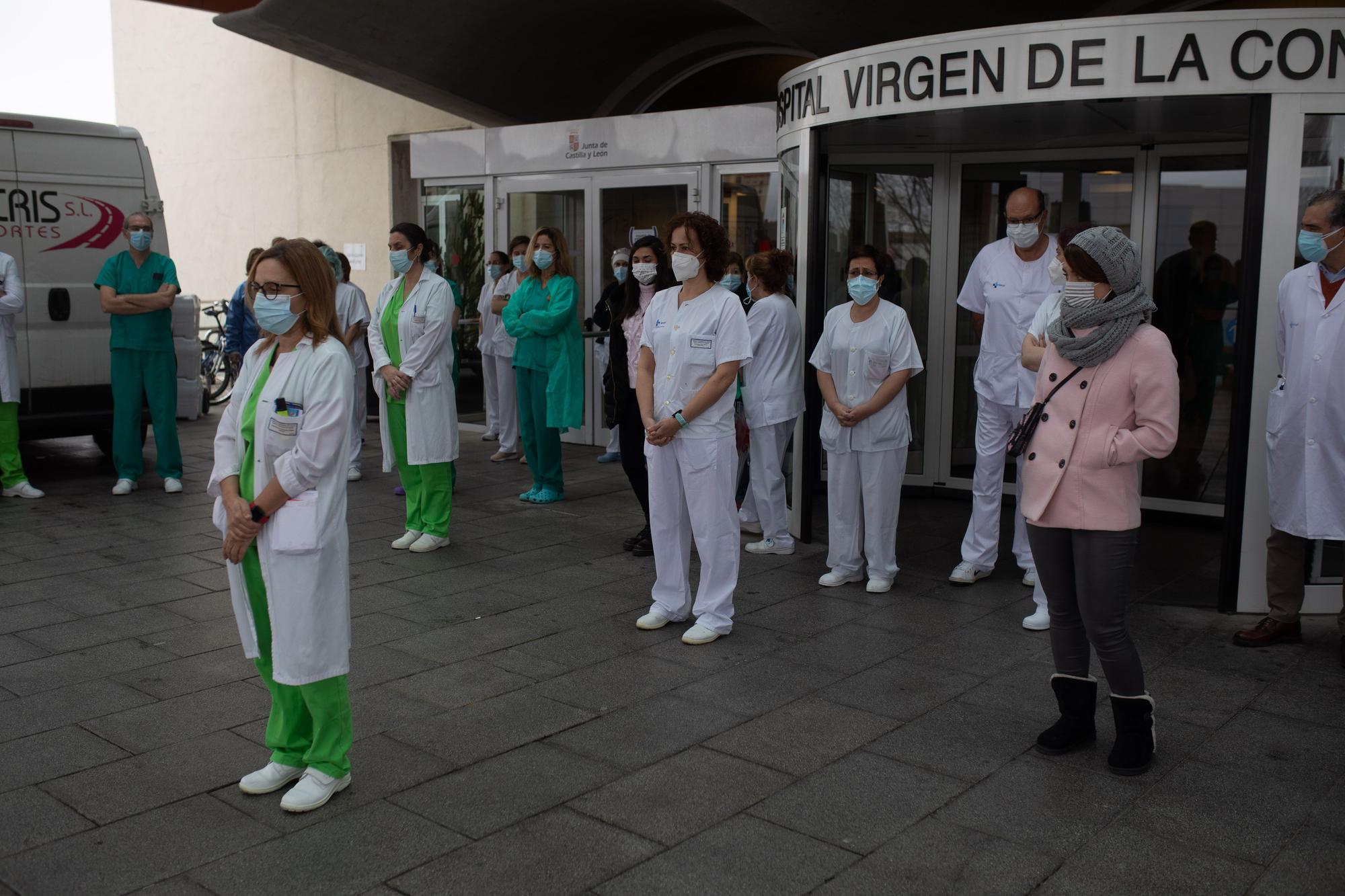 Minuto de silencio en homenaje a Felisa Gallego, auxiliar de enfermería fallecida por coronavirus