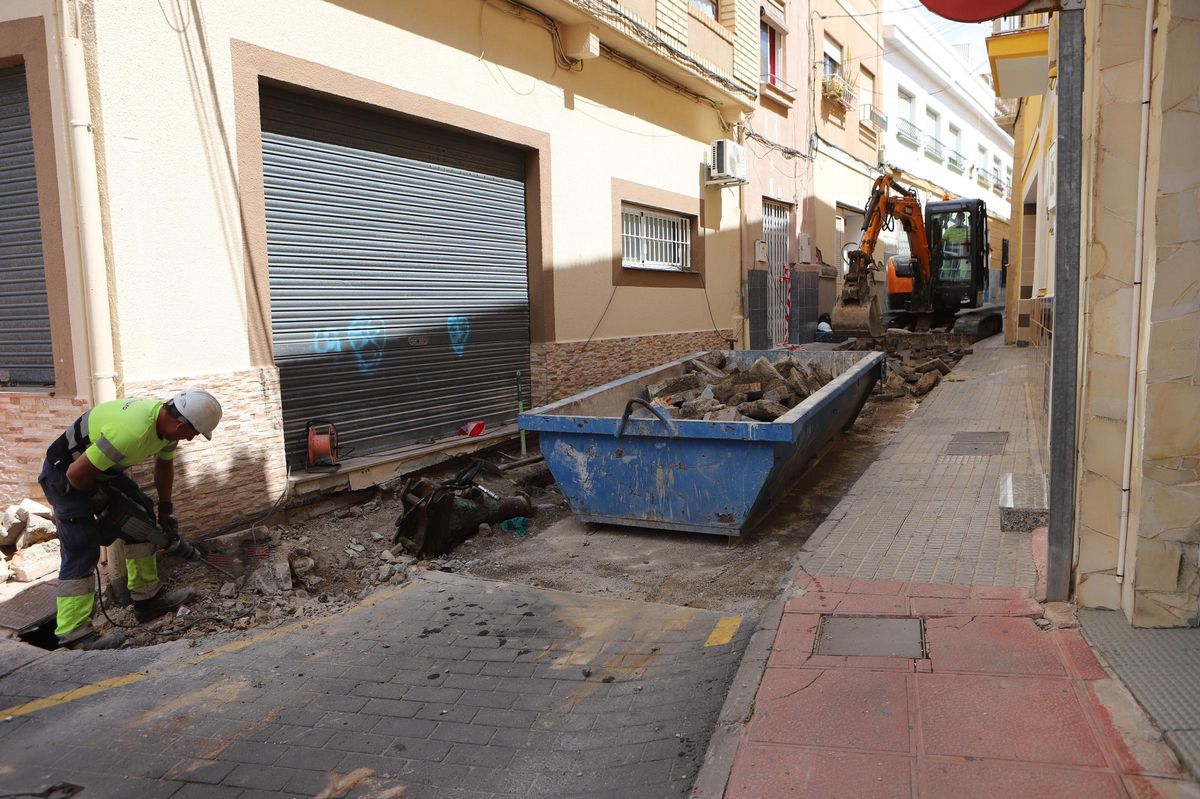 Las obras comenzaban este martes con la retirada del pavimento de una de las calles.
