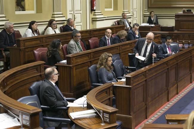 07/02/2017  PARLAMENTO DE CANARIAS pleno intervención de los nuevos consejeros del gobierno tras la remodelación de este José Miguel Barragán, Presidencia