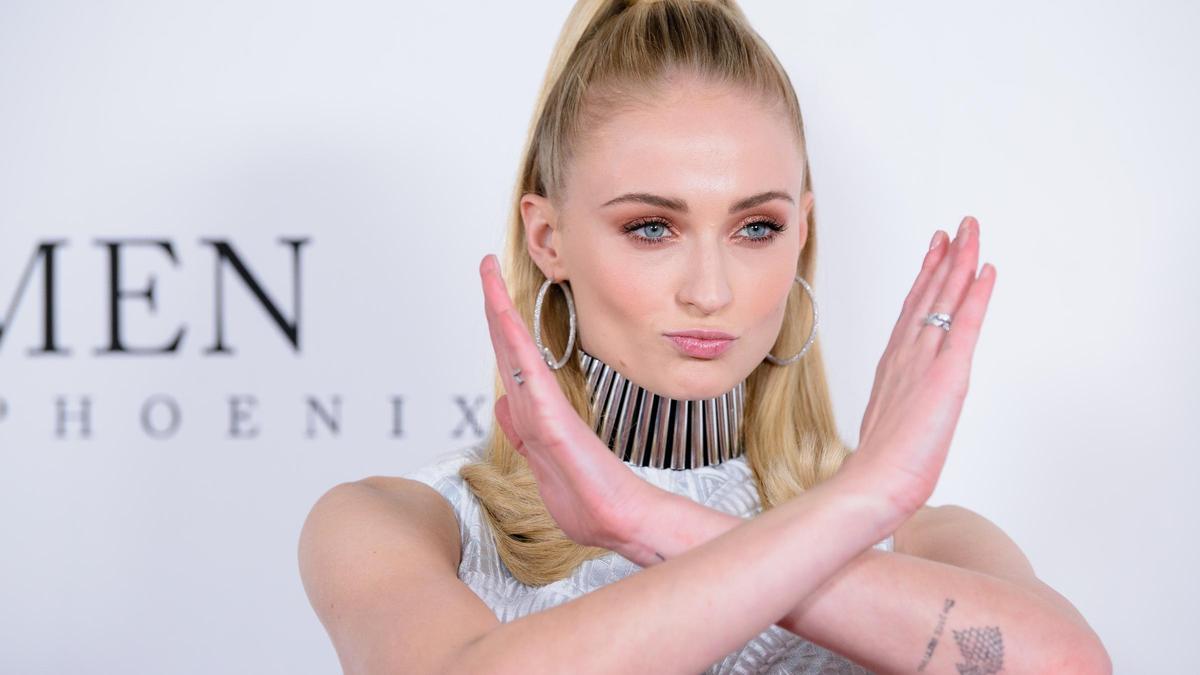 Sophie Turner es quien mejor lleva el peinado 'half pony'