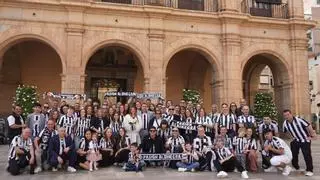 La boda más albinegra: Se casan con todos los invitados vestidos del CD Castellón y lo celebran en Castalia