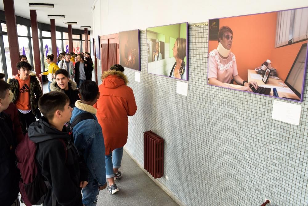 EXPOSICION DEL 25N EN IES FERNANDEZ VALLIN, CON FOTOS DE FERNANDO RODRIGUEZ