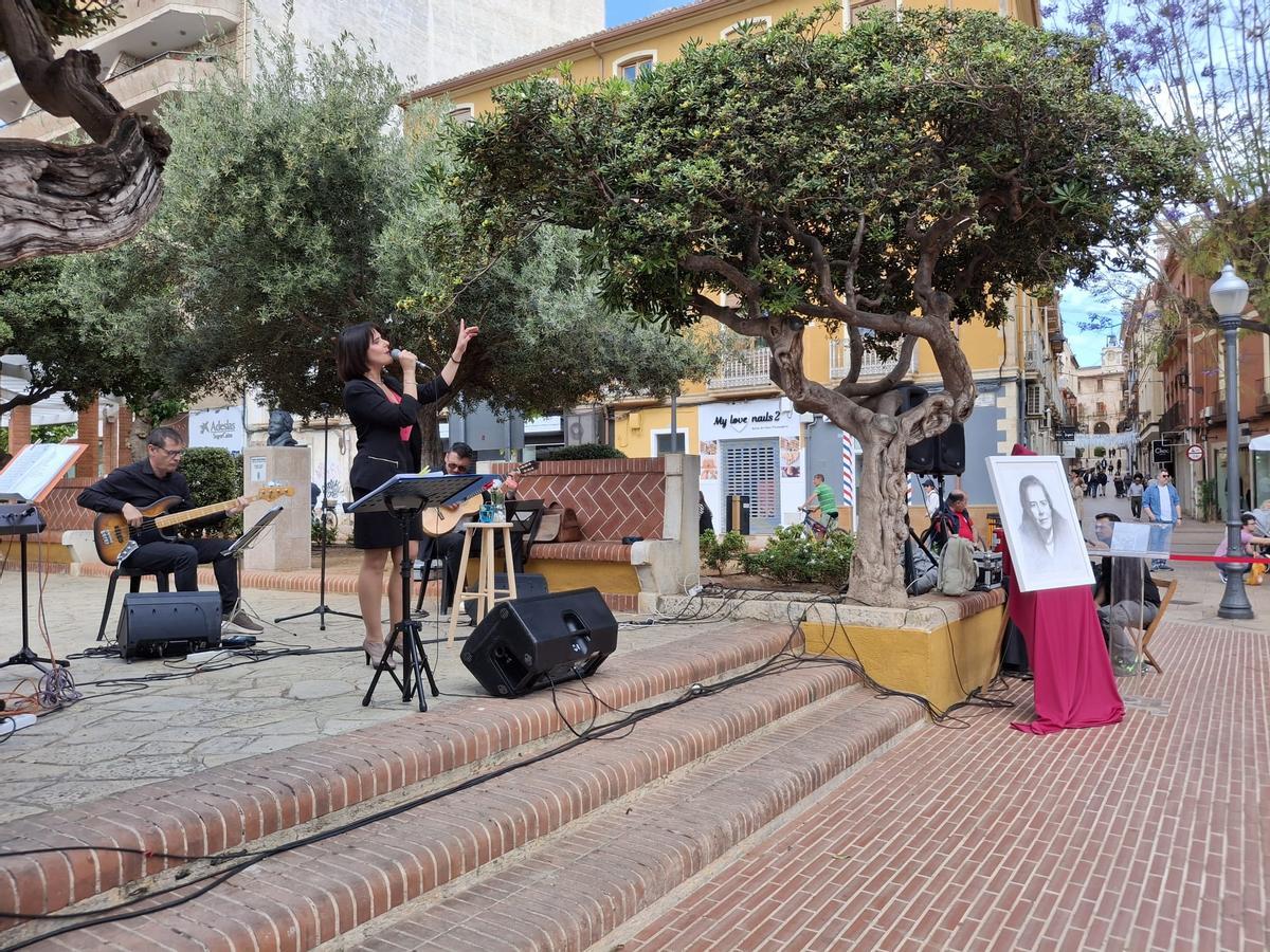 Ina Martí ha cantado los poemas musicalizados de Maria Ibars