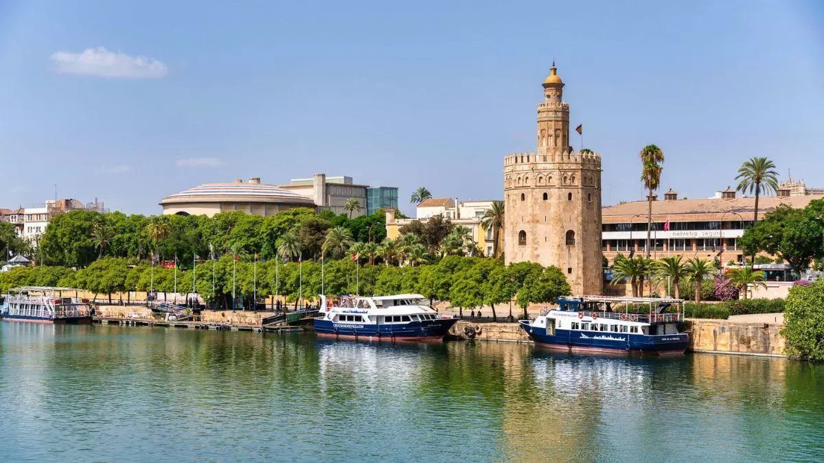 La ruta circular de Sevilla en plena naturaleza que pasa por una antigua mezquita almohade y una torre cuadrada: es sencilla para hacer con niños