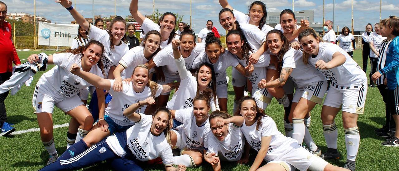 El Badajoz femenino celebra el ascenso a Segunda Federación