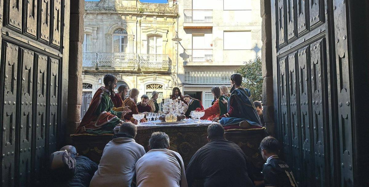 Entrada del paso de la Última Cena en la excolegiata. | S.A.